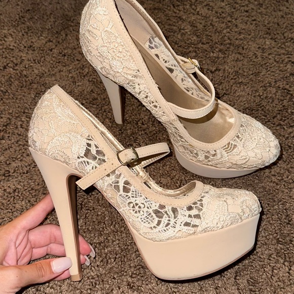 heels - Picture 2 of 10